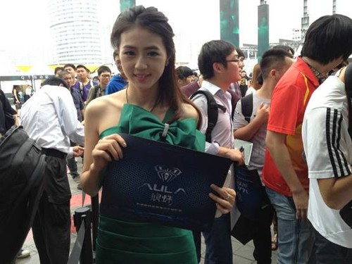 皇族用的鼠标,yy皇族亚琦的生活照,谁有皇族融冰