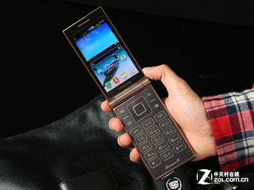 奢华双屏四核翻盖机 三星W2014全面评测