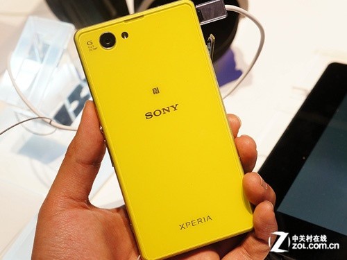 最强4.3英寸安卓机 索尼Z1 Compact试玩