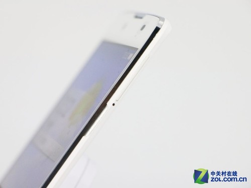 纤薄八核懂女人 小艾手机发布仅售1499_小艾