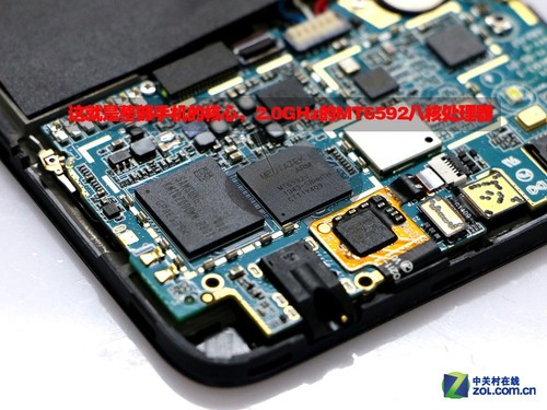 目前市面上的联发科八核芯片主频分为1.4GHz、1.7GHz和2.0GHz三种,而它采用的是顶级的MT6592 Turbo,从这一点也是看出100+爱奇艺手机是诚意十足!