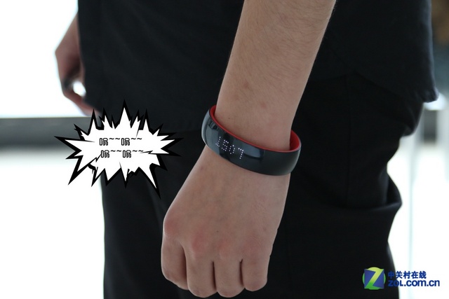 不怕手机遗失 华为荣耀畅玩手环情景剧_华为