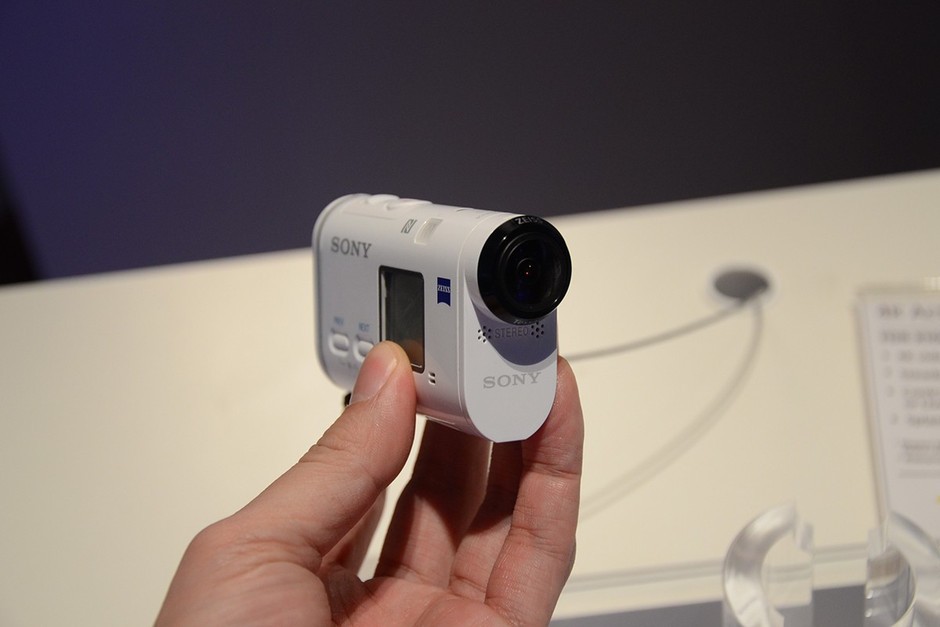 索尼新发布的NXCAM相机