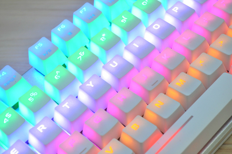 超带感!六色彩光机械键盘亮瞎你的眼!_笔记本电脑