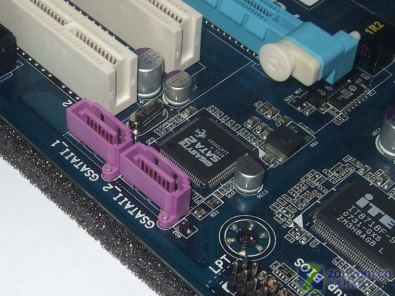 ���Σ�GIGABYTE��GA-MA790FX-DS5ͼƬ���� ��6�� -ZOL�йش����ߵ�6��