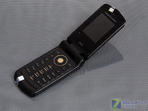 ���ᰮ���ţ�Sony Ericsson��Z555iͼƬ���� ��15�� -ZOL�йش����ߵ�15��
