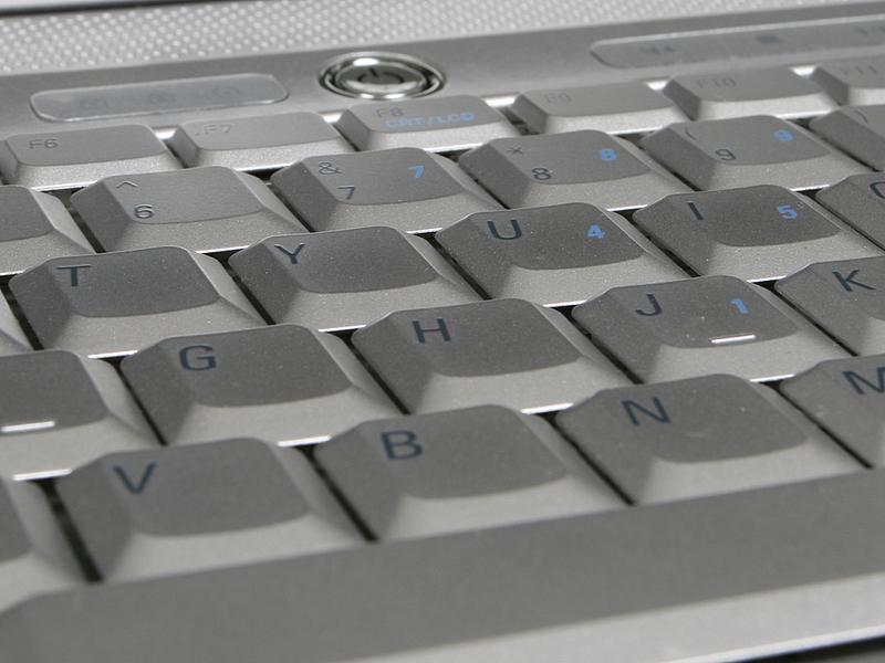 ������DELL��Inspiron 1525��R510225��ͼƬ���� ��7�� -ZOL�йش����ߵ�7��