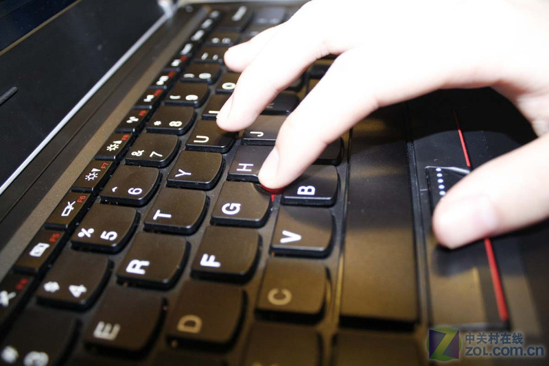 ���������� Ů������ThinkPad��С�챾��ͼƬ����,ͼ7-ZOL�йش����ߵ�7��