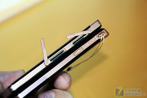 Android2.2助推 臻尊三星W899盛大发布 