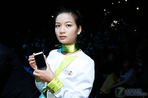 Android2.2助推 臻尊三星W899盛大发布 