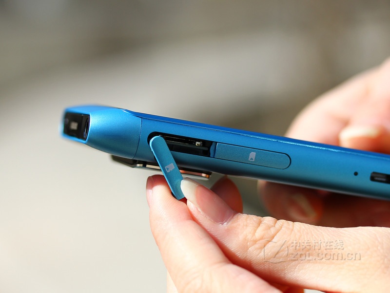 【蓝色-人物图】诺基亚N8蓝色细节图片 图17-