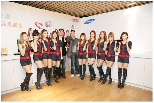 现场PK 三星IT新品与少女时代争奇斗艳_三星笔记本电脑_厂商动态-中关村在线