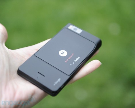 双核qHD分辨率 摩托罗拉DROID X2抢先看_摩