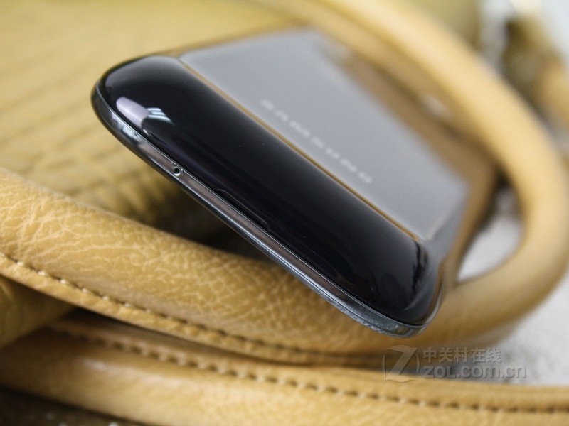 【室内效果1图】三星i9008l黑色底部图片 图1