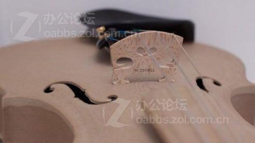 3D打印机打印出小提琴 不逊手工制品 