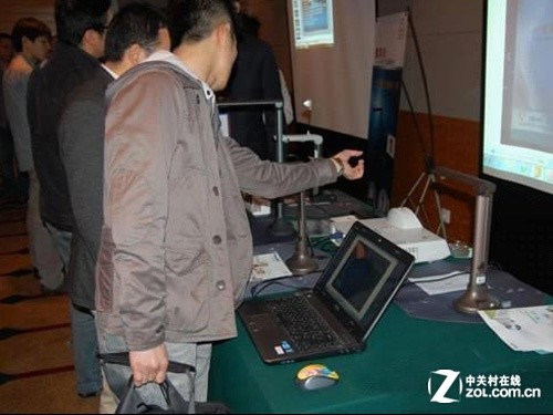 鼎易数影仪亮相 谷索WiPG-1000无线投影网关新品发布会 