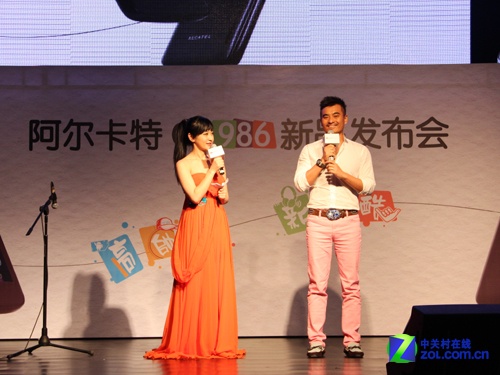 主持人凤凰卫视女主播杨娟和演员陈龙