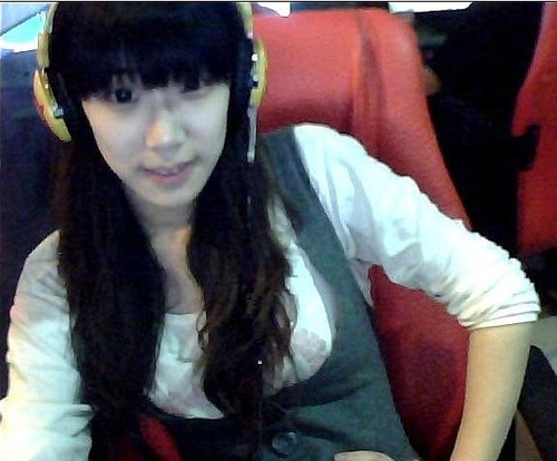 艾乐酷签约女子电竞战队AgFox本季将有新品上