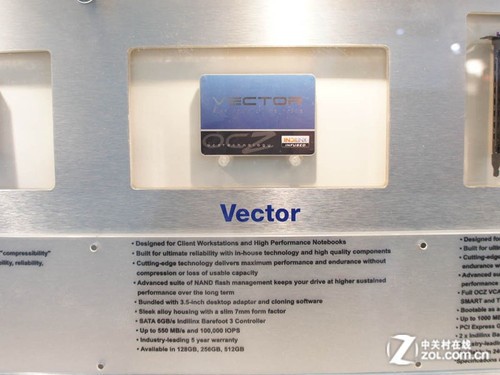 ����Ϥ����ǲ CeBIT/OCZ SSDչ̨һ�� 