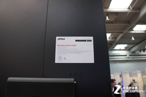 CeBIT΢��չ̨���콢����Ϸ�豸������ 