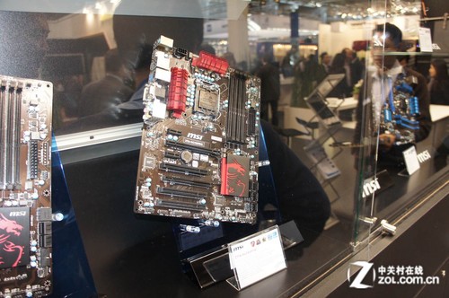 CeBIT΢��չ̨���콢����Ϸ�豸������ 