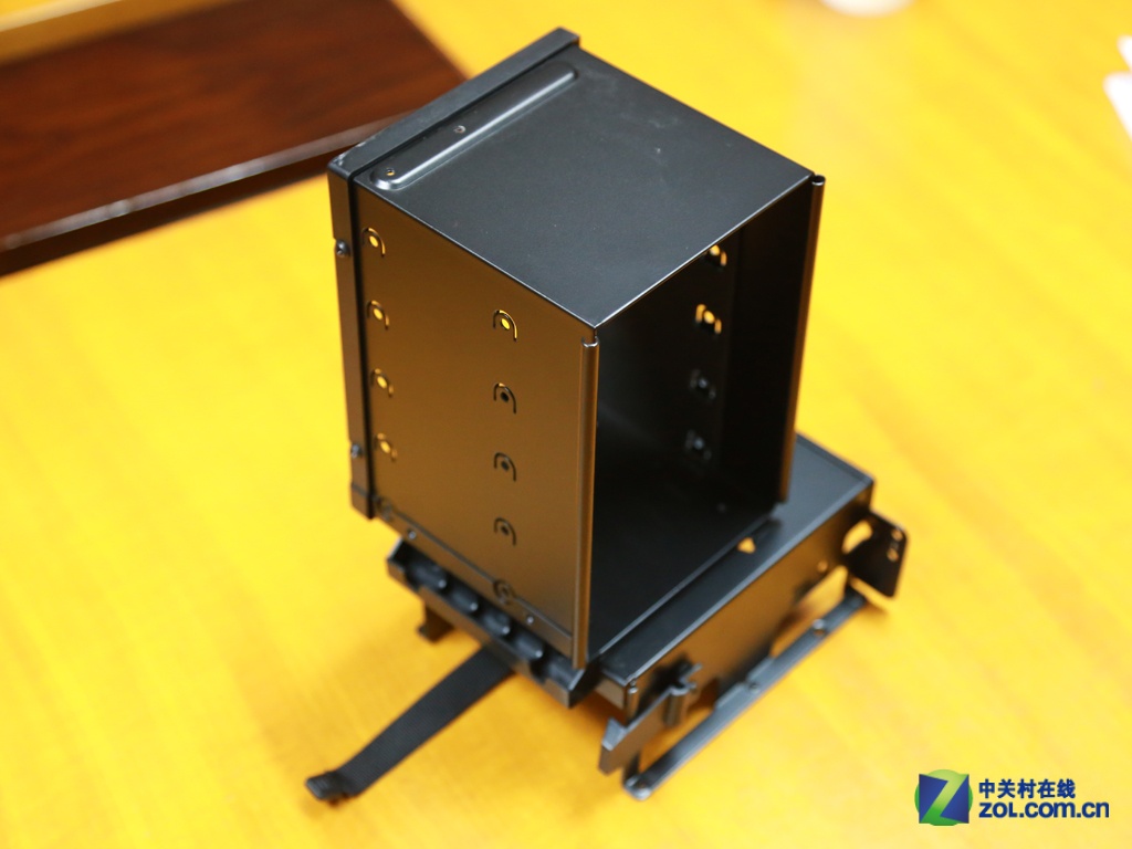 不再是垂直风道?银欣乌鸦4机箱图赏