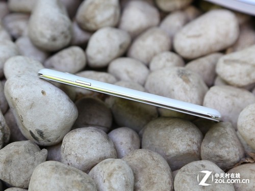 5Ӣ��1080p��Ļ1300MP �ĺ˿��MAXͼ�� 