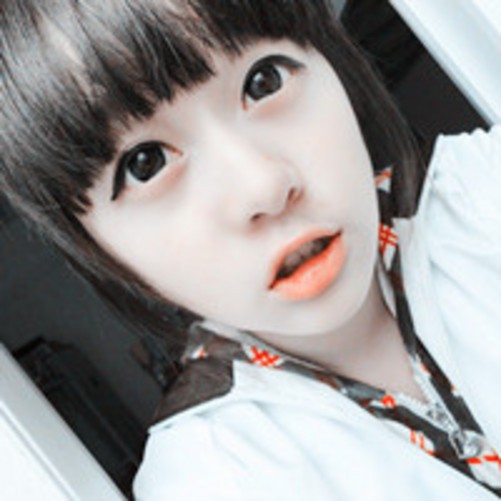 90后单纯稚气的乖巧女生头像