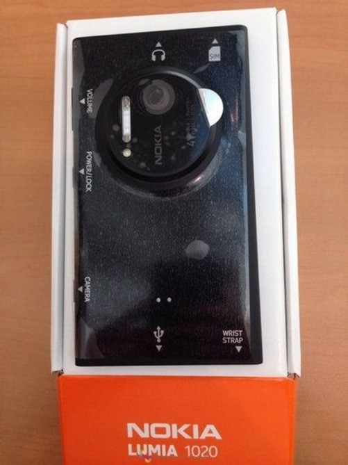 还未上市就被抢光 黑色诺基亚1020开箱