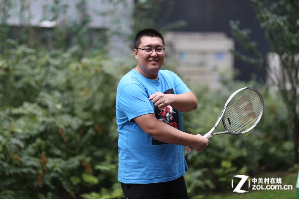 【高清图】 技巧与力量的结合 专访网球爱好者王越图2