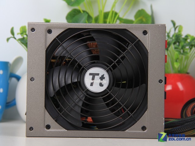 冲击千瓦电源市场 Tt1200w电源图赏_Tt TR2 RX 1200W_机箱电源评测-中关村在线