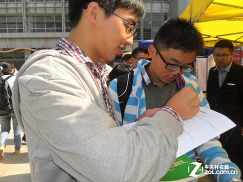 ������ս������У԰�� �Ͼ�վ����� 