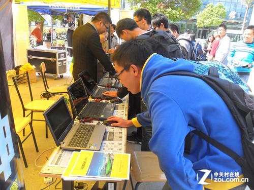 ������ս������У԰�� �Ͼ�վ����� 