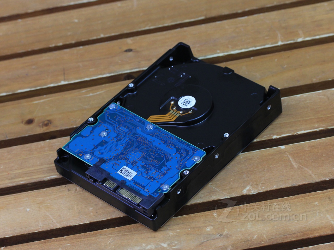 东芝mars c 2tb sata(dt01aba200v)监控级3.5寸硬盘