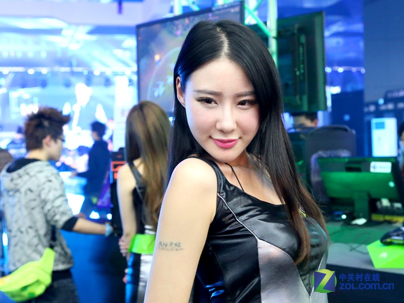 �������ϴ�ģ Ӱ�ۼ��껪��Ů�ɾ�����