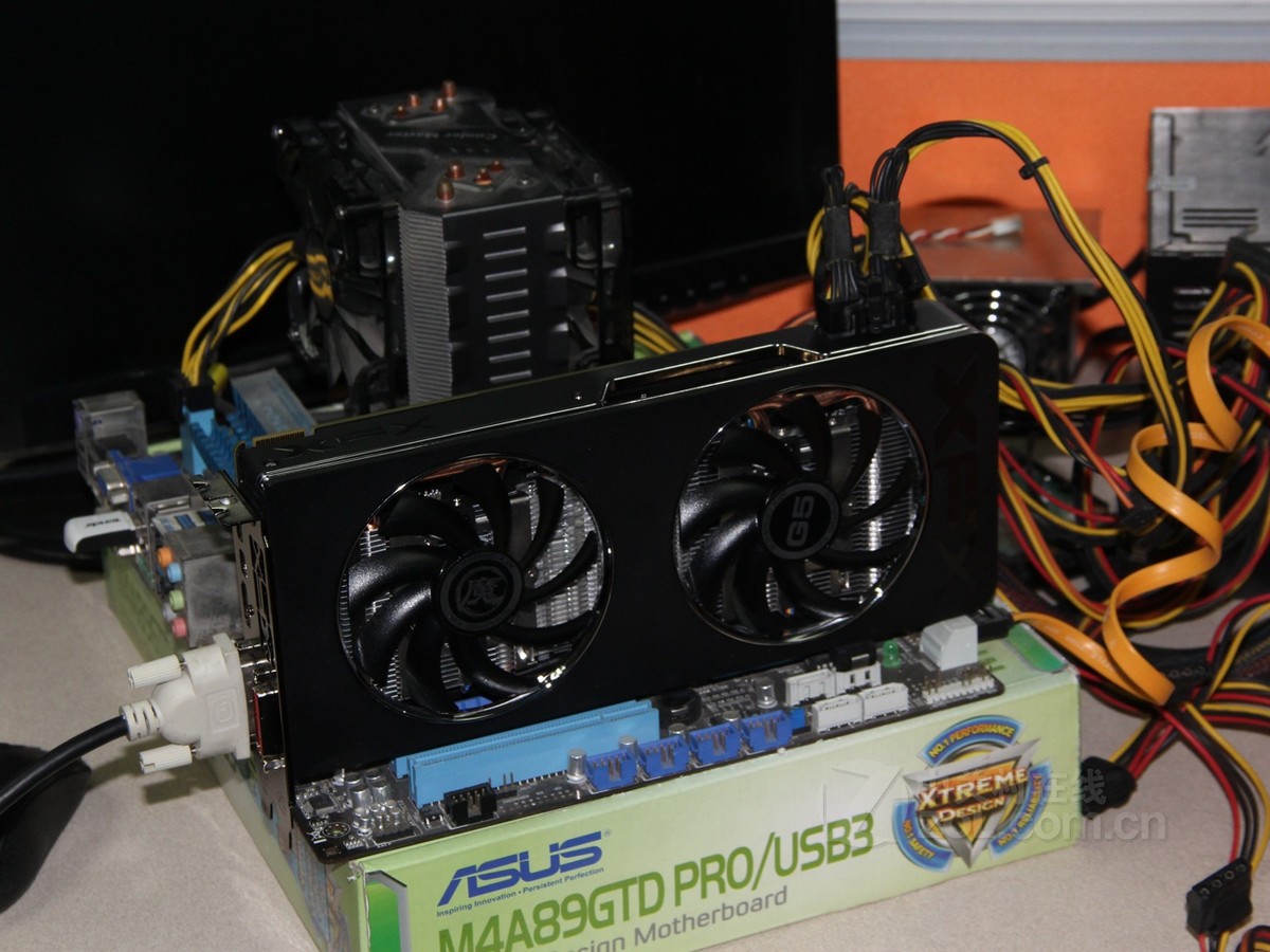 xfx讯景r9 270x魔尊