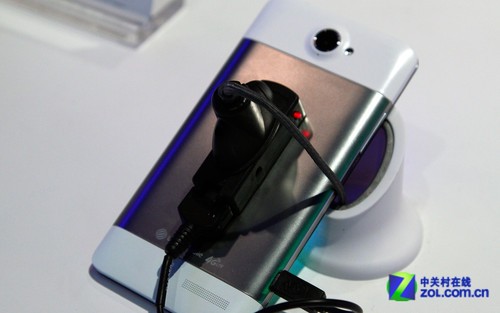 ����ǧԪ4G? ����CESչʾ���ż�4G�ֻ� 