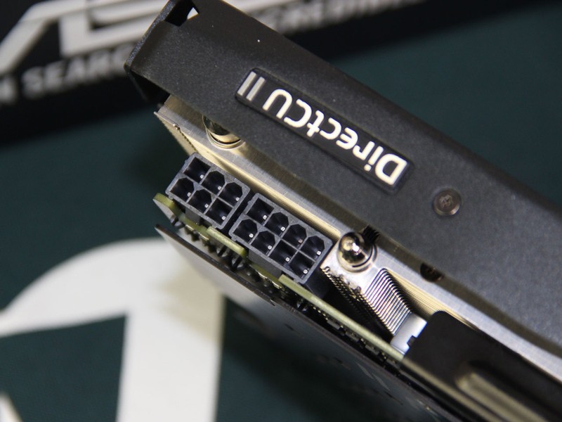 华硕圣骑士R9 290X-DC2OC-4GD5