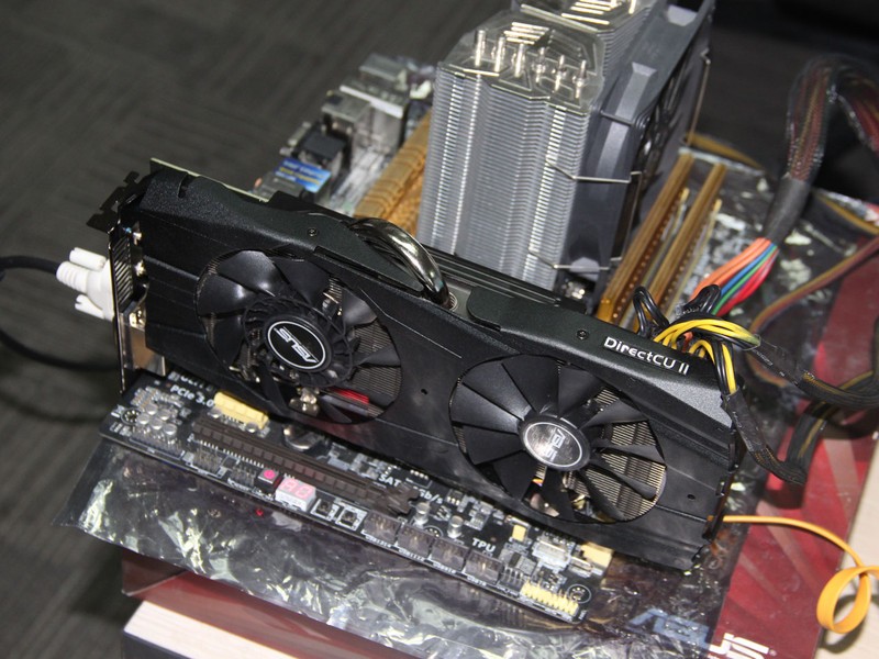 华硕圣骑士R9 290X-DC2OC-4GD5
