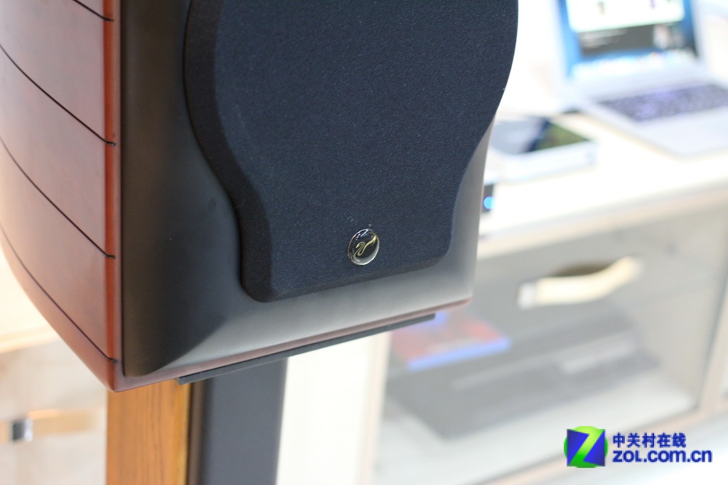 音箱 惠威音箱 惠威m806b 图片 返回综述页45 / 75隐藏