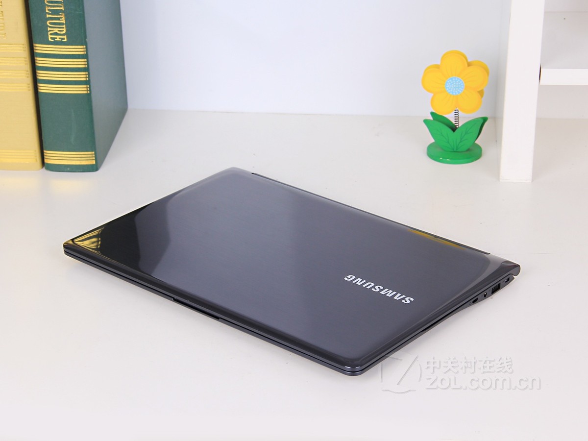 【高清图】 三星(samsung)910s3g-k02效果图 图125