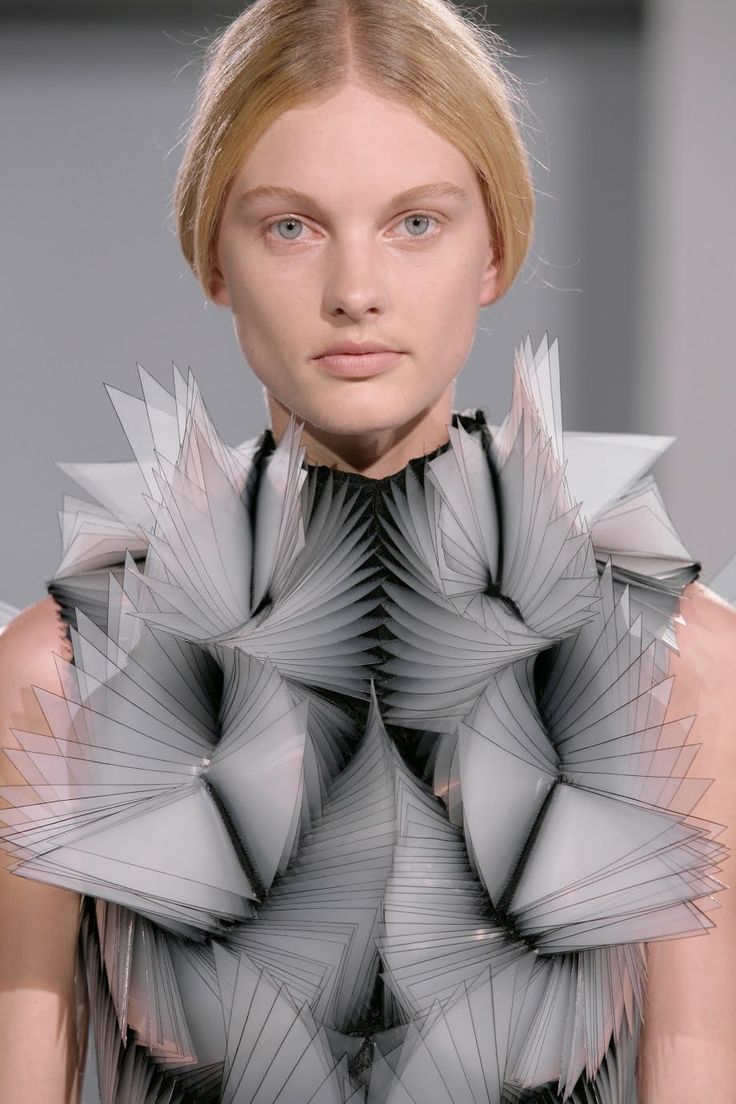 美艳绝伦震慑呼吸3d打印裙装闪耀秀场