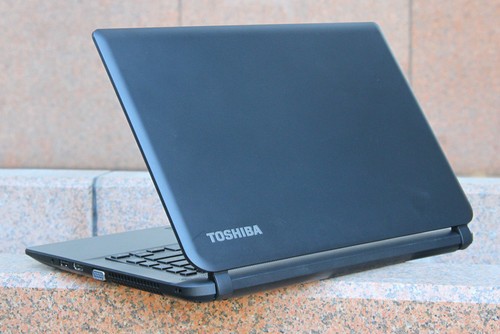 十足商务气 东芝satellite c40笔记本图赏