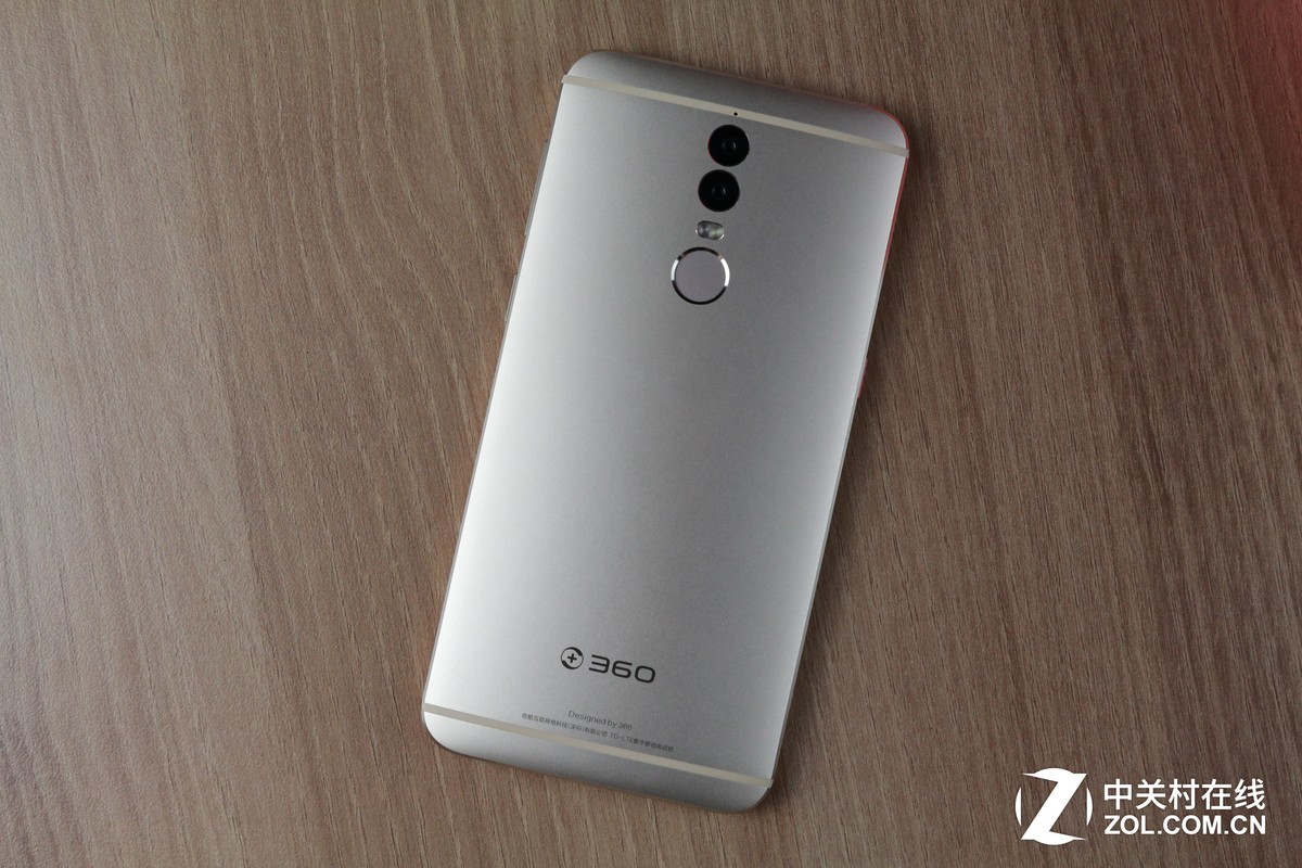 【高清图】 安全续航性能占全了 360q5上手体验图8