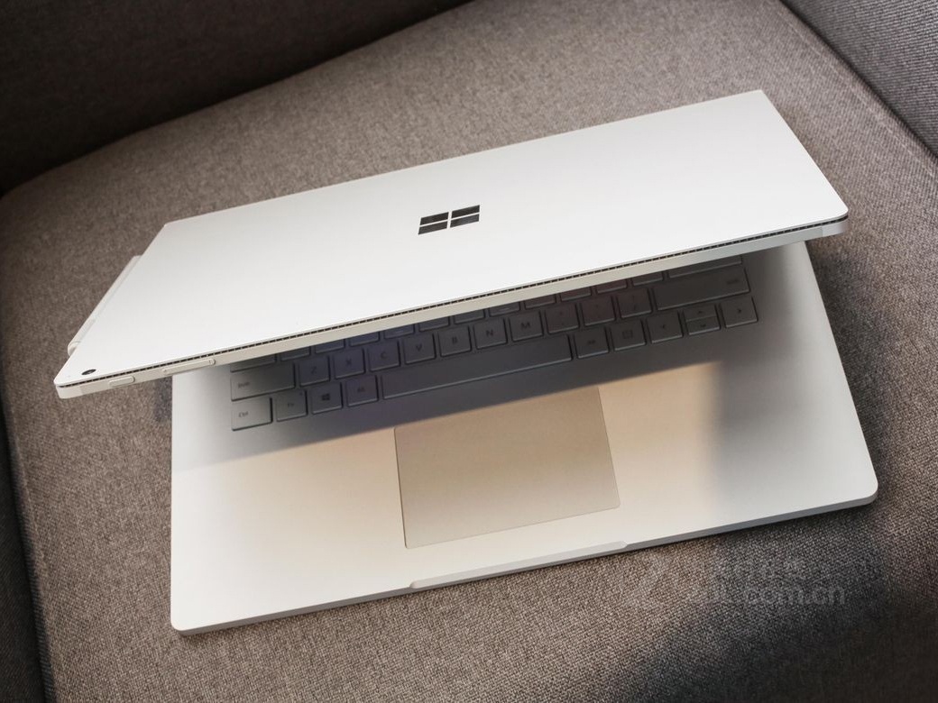 【高清图】 微软(microsoft)surface book 2(i5/8gb/128gb/13寸)实拍