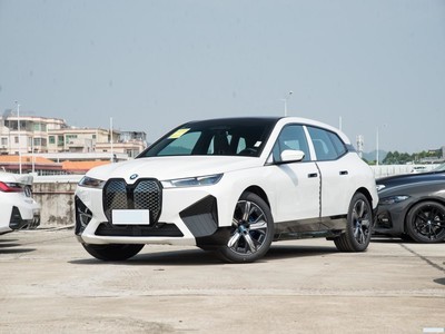 iX 2023 Ŀ xDrive50