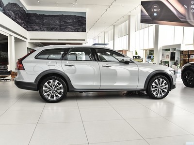 ֶV90 2025 Cross Country B5 AWD Զ