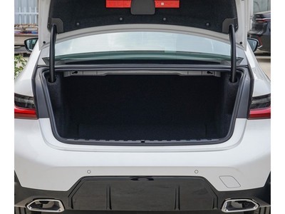 ����3ϵ 2025�� 325i M�˶���װ��������3