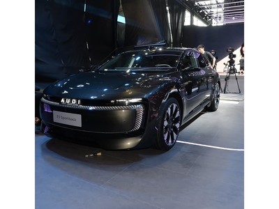 µAUDI µE5 Sportback 2026 콢quattro