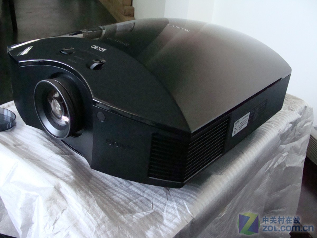 投影机 索尼投影机 索尼hw10 图片 返回综述页 4 / 8隐藏